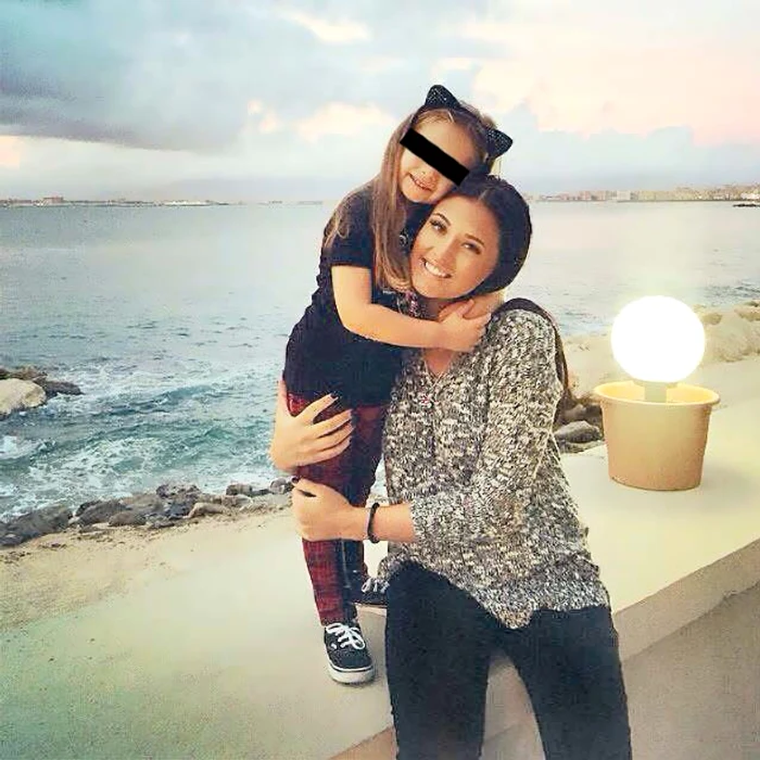 Antonia face naveta  pe ruta Bucureşti-Napoli,  pentru a fi alături de Maya