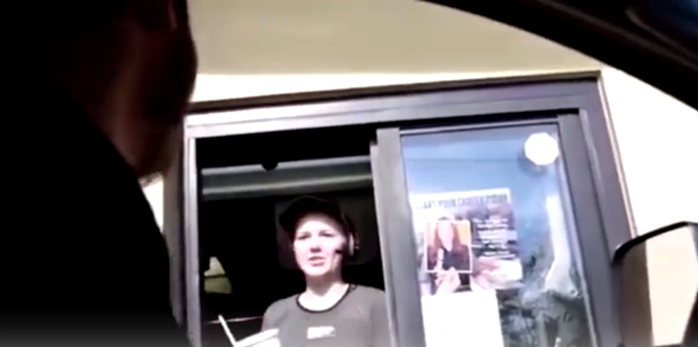 
    Nu se așteptau ca tânăra să aibă o asemenea reacțieFoto captură foto/Youtube  