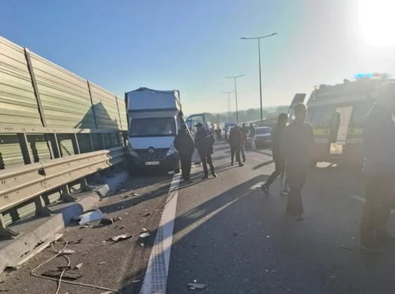 Un TIR a lovit o utilitară.FOTO DRDP Craiova