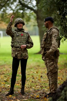 Kate Middleton s-a îmbrăcat în echipament de luptă