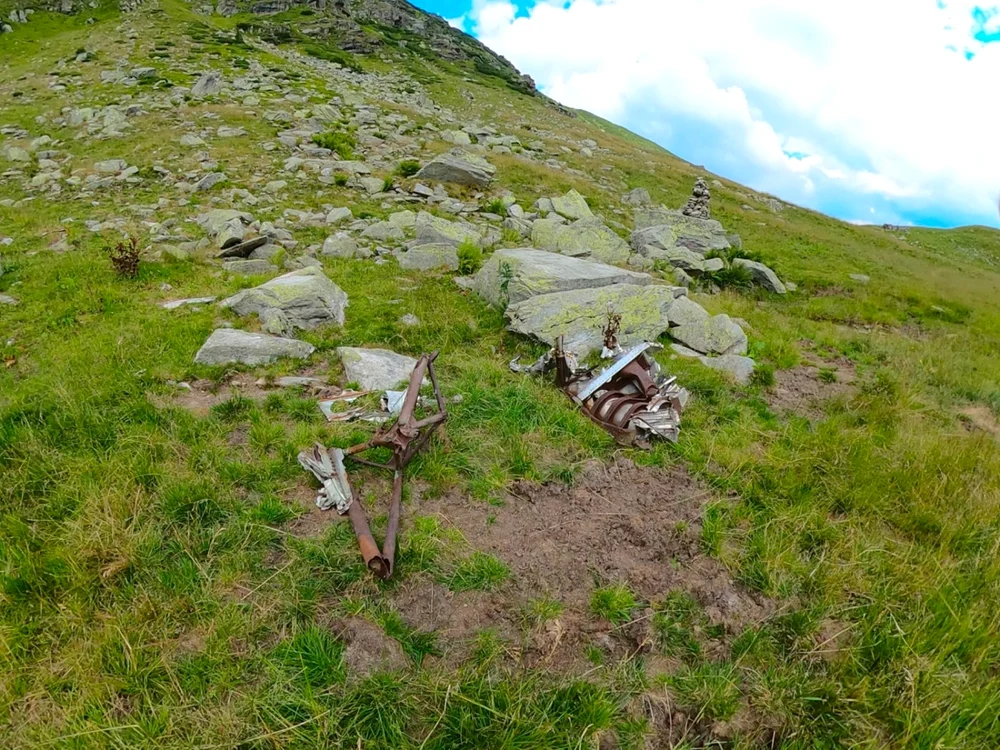 Resturi de avioane. Foto: Lucian Ignat
