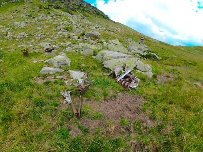 Resturi de avioane. Foto: Lucian Ignat