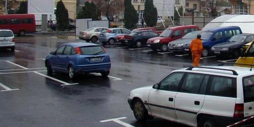 Primăria a scos 1,6 milioane de lei din concesionarea parcărilor