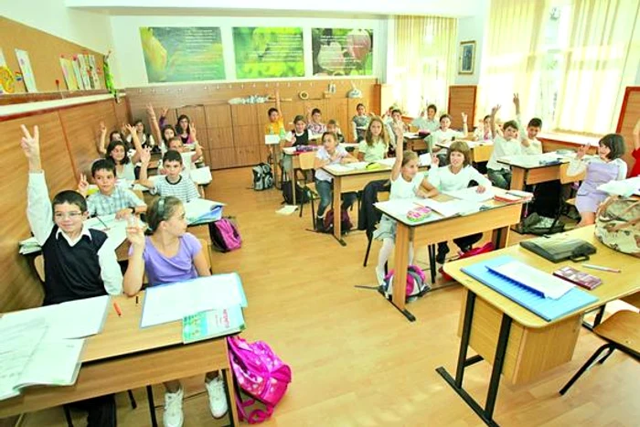 
    Și părinții ar trebui să ia atitudine, ținând cont că nu numai angajații din Educație vor avea de suferit, ci și elevii și preșcolarii, dacă ordinul se va aplica  
