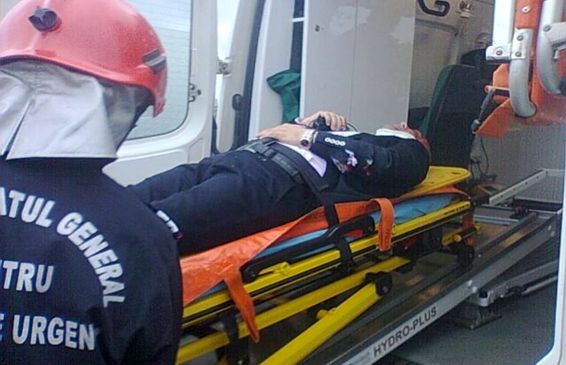 Şoferul a fost extras dintre fiarele maşinii doar de pompieri