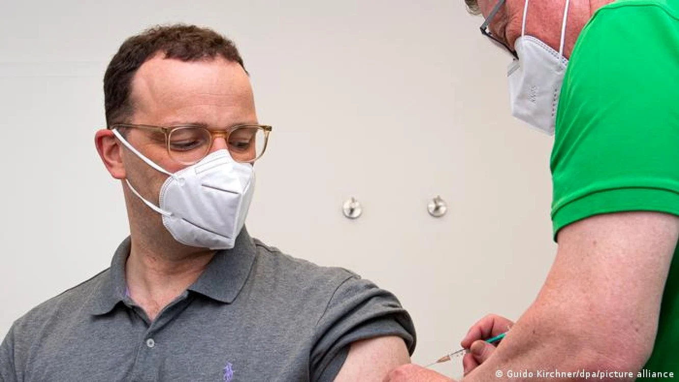 Ministrul Spahn a acceptat vaccinarea cu AstraZeneca pentru a oferi un exemplu populaţiei