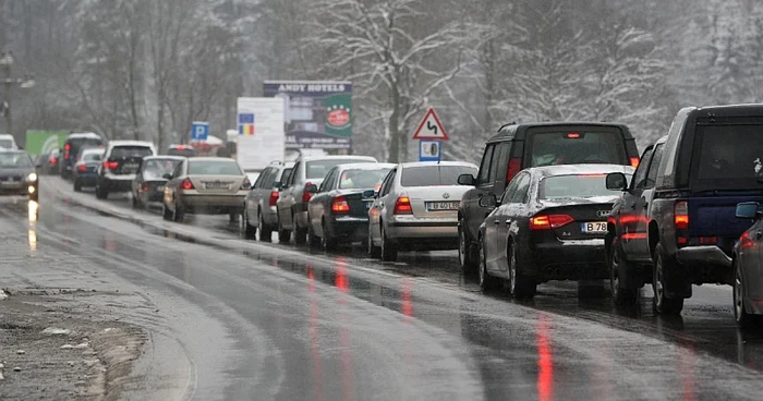 Maşinile au înaintat cu greu pe varianta ocolitoare