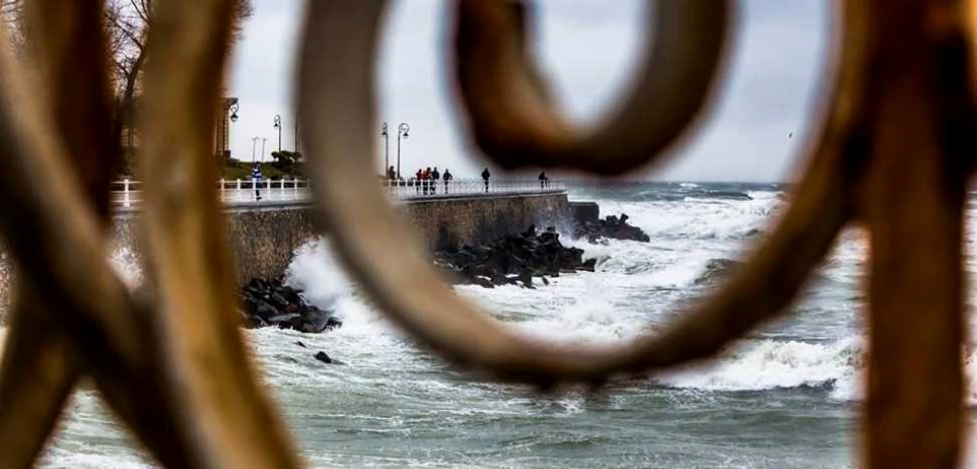 Marea Neagră, agitată de viscol Sursă foto Visit Mamaia