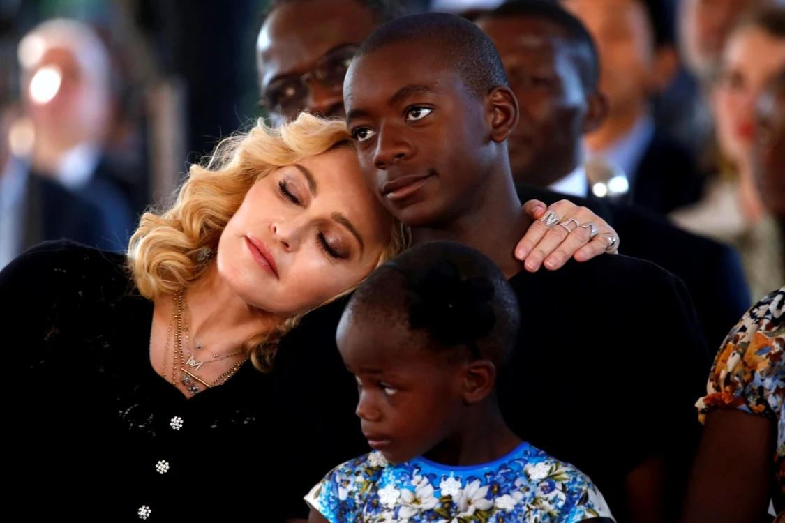 Madonna şi fiul său David Banda (adoptat în 2006)