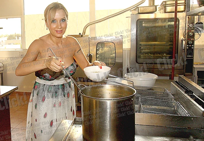Simona Traşcă a gătit în  bucătăria restaurantului  Adevărul Holding,  Sensazioni Club (fotografii: Ionel Puică)