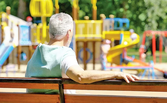 Pedofil în parcul de joacă SURSA Shutterstock