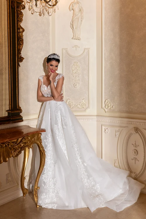 Adelina Pestrițu, într-o rochie de mireasă desprinsă parcă din poveștile cu prințese