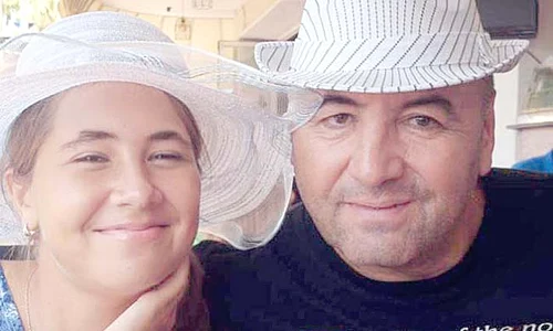 6 7 vedete baza5  2col adrina feetecau si fiica  jpeg