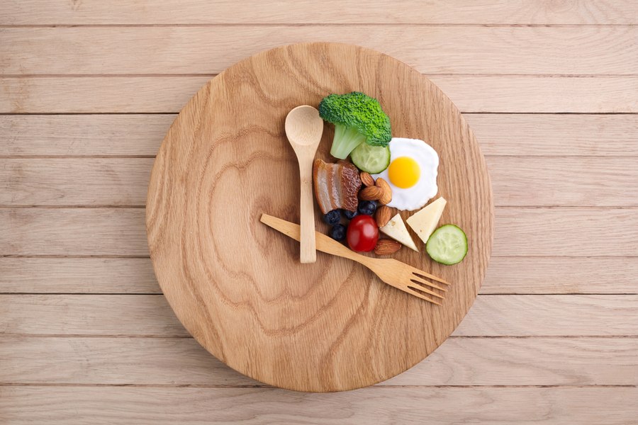 Postul intermitent cu peste 16 ore de pauză alimentară crește cu 91% riscul de deces cardiovascular