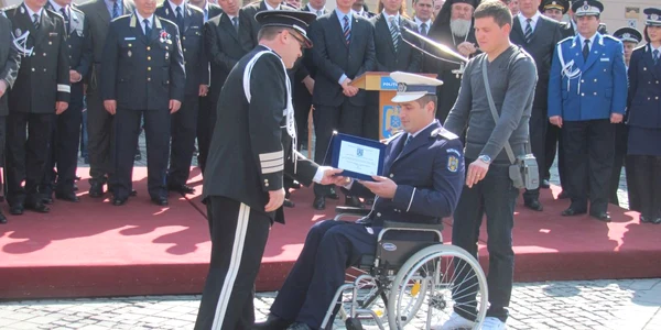 Agentul Cristian Georgian Dobrilă a fost premiat de şeful Poliţiei Române