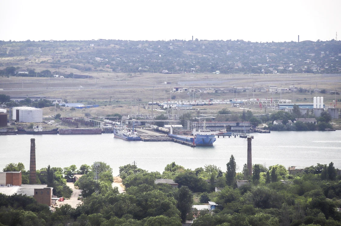 Rusia s-a bazat pe transportul cu feriboturi după atacurile asupra podului Kerci FOTO PROFIMEDIA