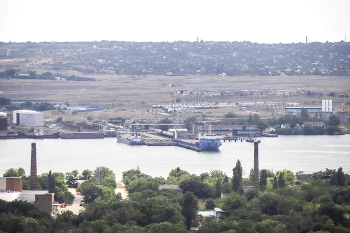 Rusia s-a bazat pe transportul cu feriboturi după atacurile asupra podului Kerci FOTO PROFIMEDIA