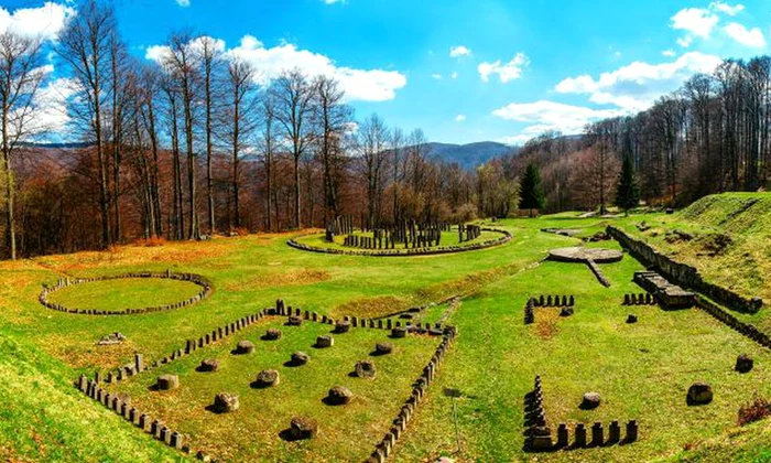 Pericolele din Sarmizegetusa Regia  De ce turiştii sunt atenţionaţi să nu se descalţe în templele dacice  jpeg
