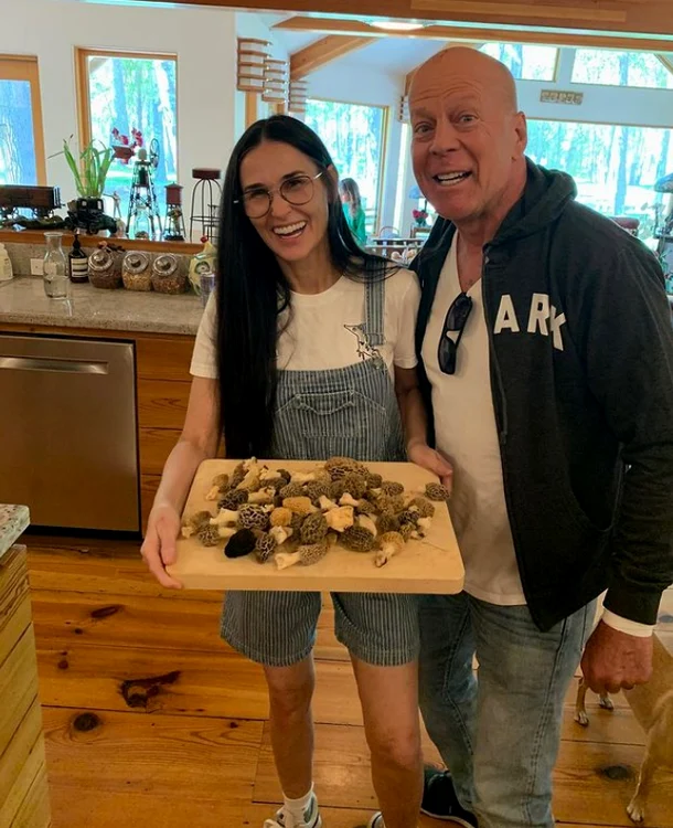 Bruce Willis a sărbătorit ziua de naștere acasă la fosta soție Sursă: Instagram Demi Moore