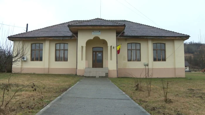 Dispensarul din comuna Alimpești se află în fostul sediu al centrului turistic: Foto: Radio Infinit