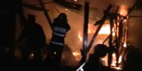 Pompierii au inervenit imediat înainte ca incendiul să se propage şi la celelalte camere 