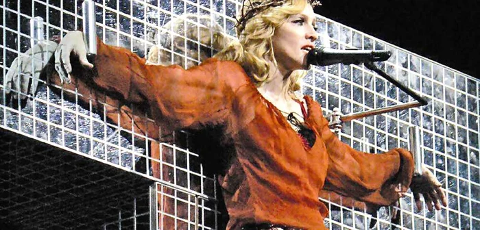 Madonna
Louise Ciccone, pe numele adevărat, este una dintre cele mai nonconformiste
cântăreţe din istoria muzicii pop FOTO: SPLASHNEWS