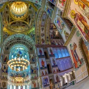 Mozaicul și candelabrele Catedralei Mântuirii Neamului din România Foto catedrala-nationala.ro