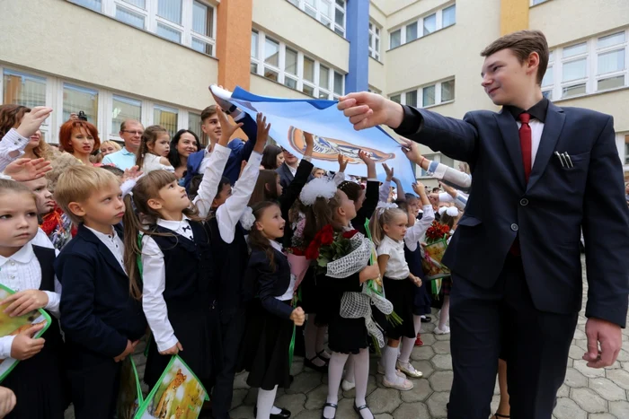 prima zi de scoala in belarus foto epa-efe