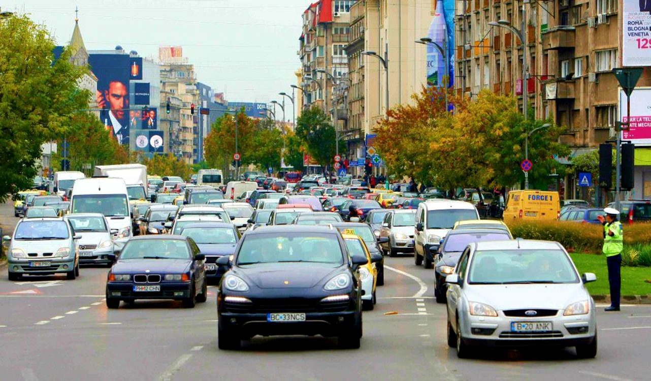 Mașinile înmatriculate în provincie ar putea circula, de anul viitor, prin centrul Bucureștiului doar cu vinietă