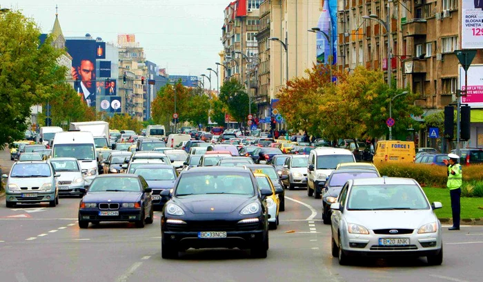 Mașinile înmatriculate în provincie ar putea circula, de anul viitor, prin centrul Bucureștiului doar cu vinietă