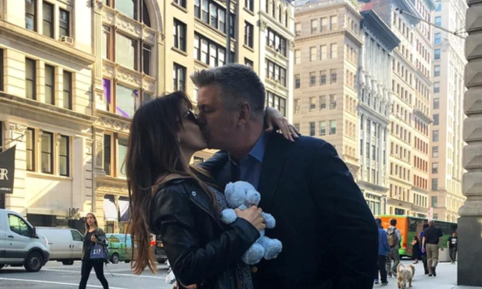 hilaria baldwin png png