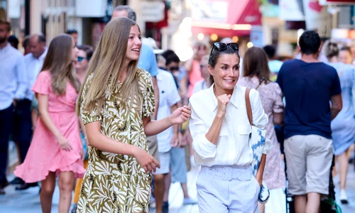 Regina Letizia a Spaniei, în vacanta (2) jpg