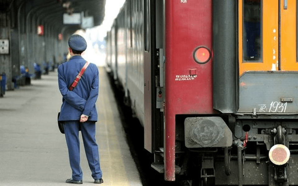 Angajații CFR încheie anul cu o nouă creștere salarială