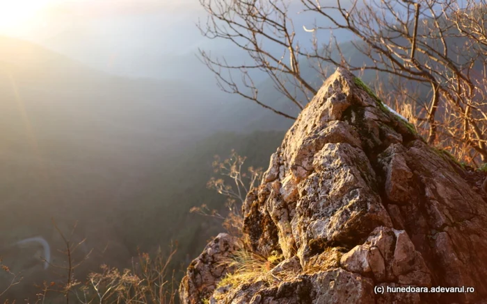 cetatea dacica piatra rosie foto adevarul daniel guta