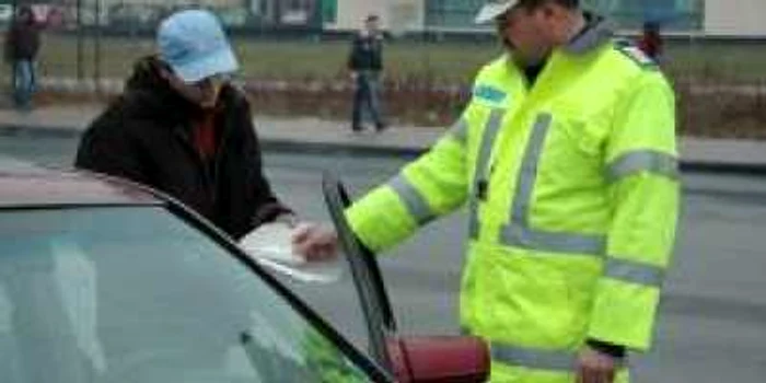 Poliţiştii i-au făcut şoferului dosar penal