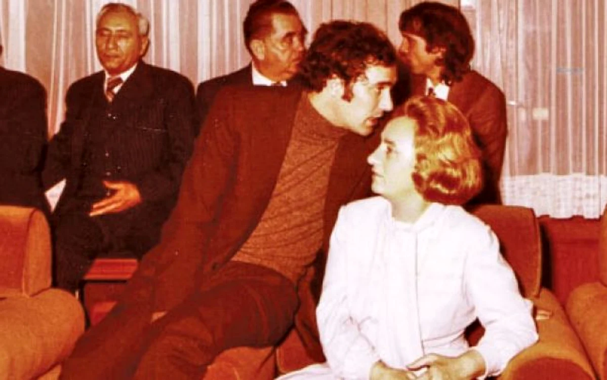 Nicu şi Elena Ceauşescu, la o aniversare de familie, în 1980 