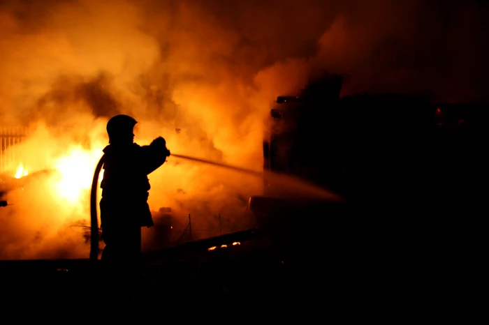 Incendiul a fost stins de pompieri