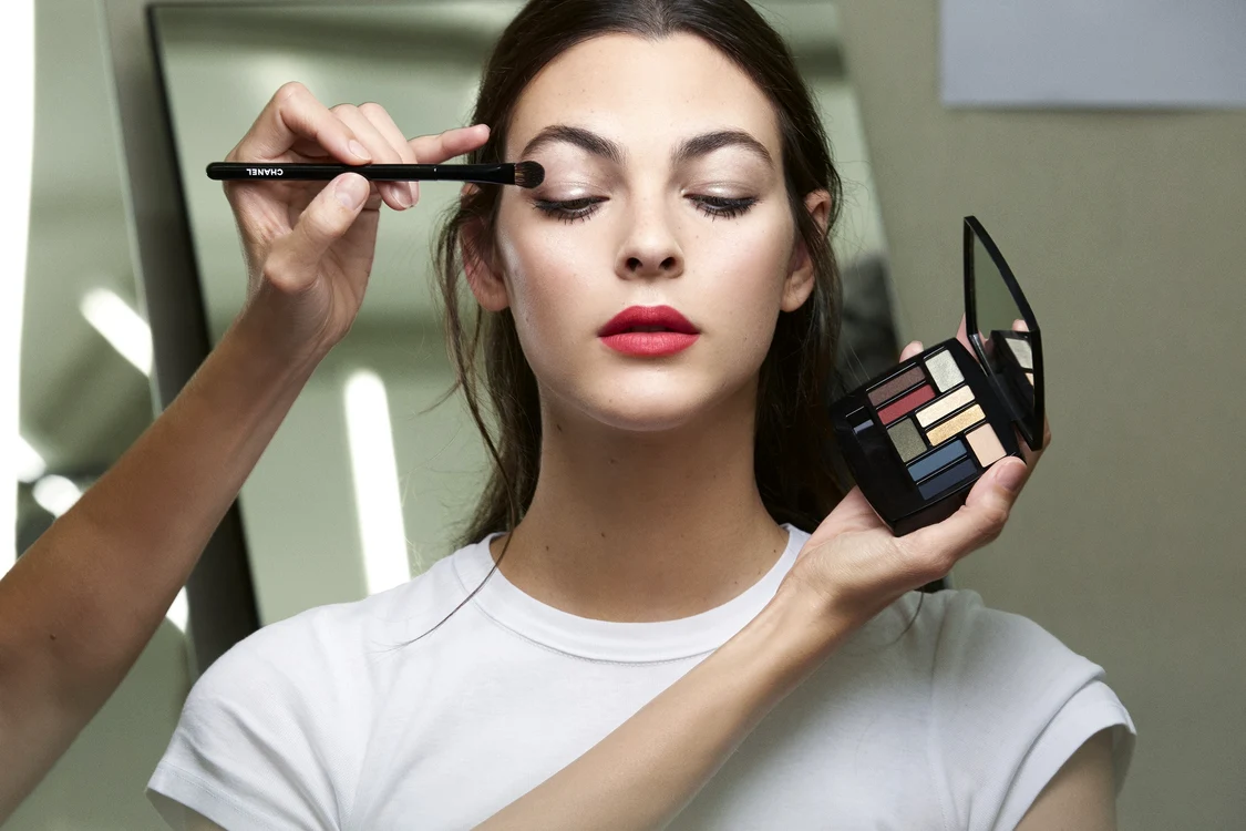 Cinci produse cosmetice care nu trebuie să îţi lipsească vara aceasta jpeg