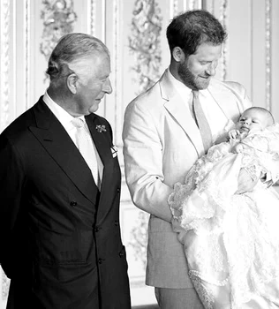 Charles și Harry la botezul lui Archie