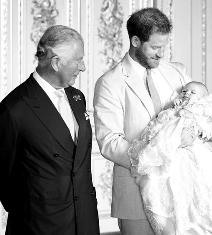 
    Prințul Charles are o relație foarte bună cu copiii ducilor de Cambridge, William și Kate Foto: Instagram  