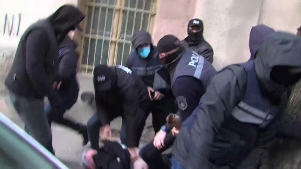 Represalii dure în Georgia. Unul dintre liderii opoziţiei, târât pe jos de poliţişti şi reţinut