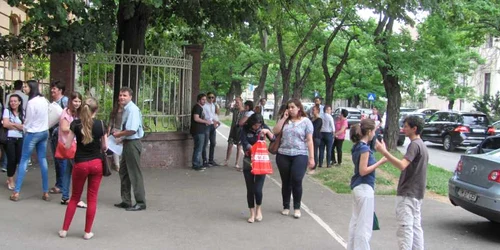 Tinerii ies de la examenul de la Limba Română FOTO Ştefan Both