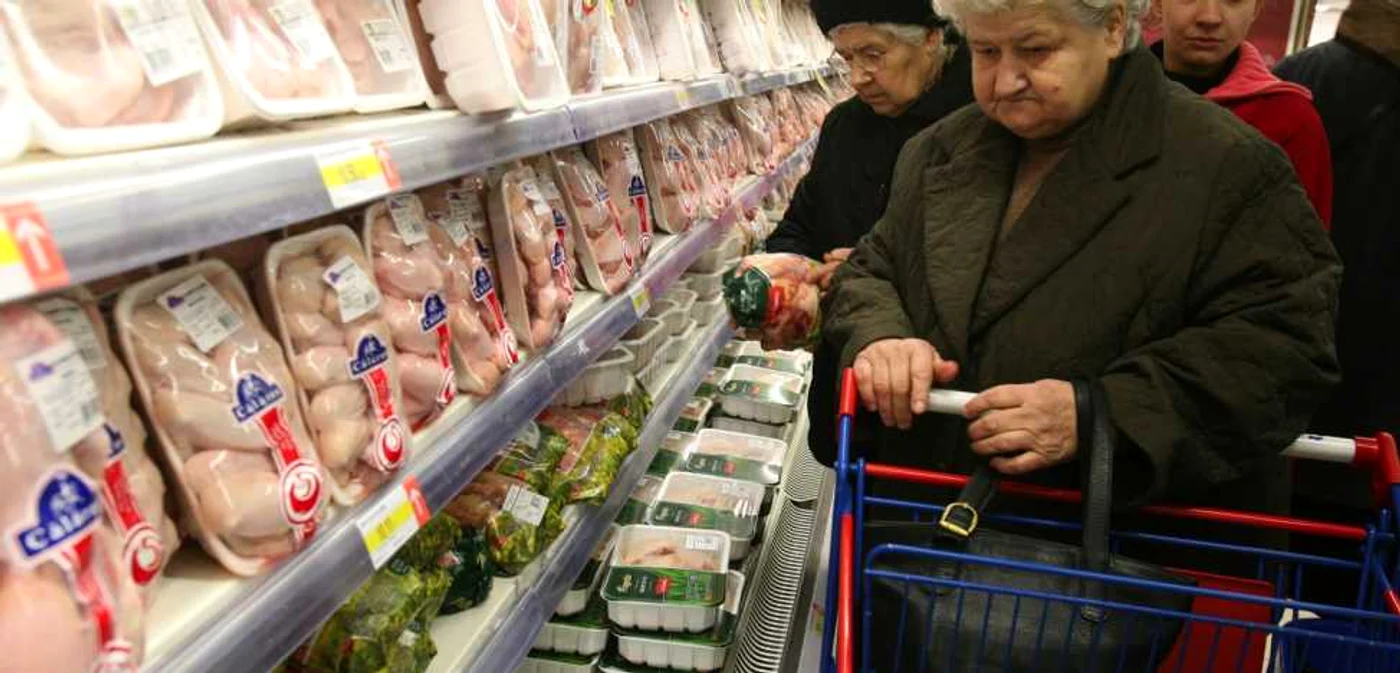 Alimentele proaspete, prezente în două din trei coşuri de cumpărături FOTO Adevărul