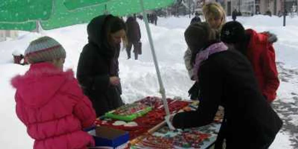Unii dintre copii și-au vândut singuri obiectele confecționate chiar de ei