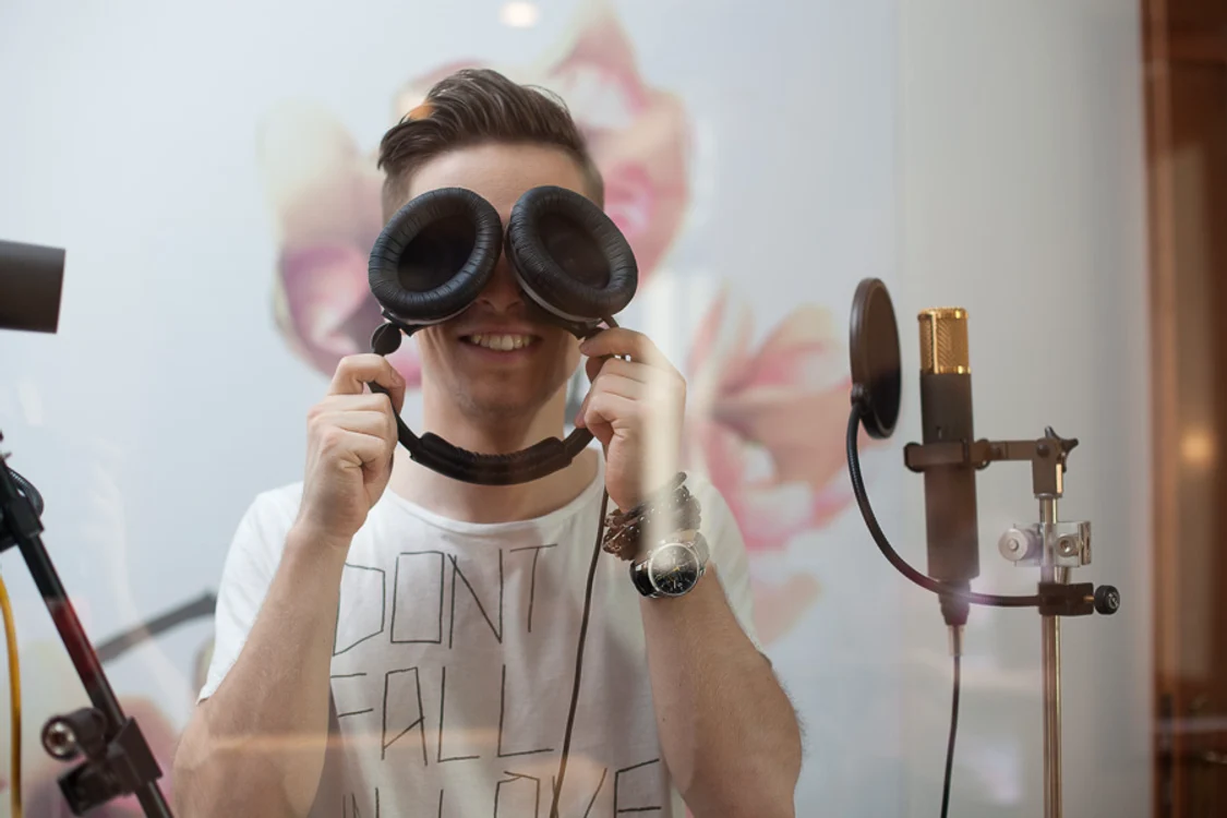 Andrei i-a distrat pe toţi cei prezenţi la studioul de înregistrări (foto: arhiva personală)