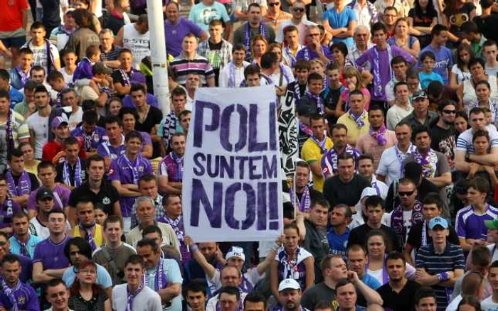 Mitingul suporterilor alb-violeti in centrul Timisoarei, miercuri 1 iunie 2011