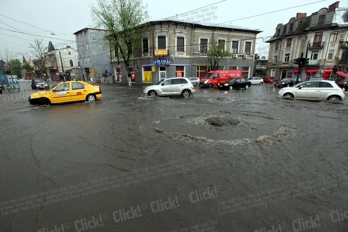 Bucureştiul inundat după furtuna de duminică, 4 mai. (Foto: Sever Gheorghe)