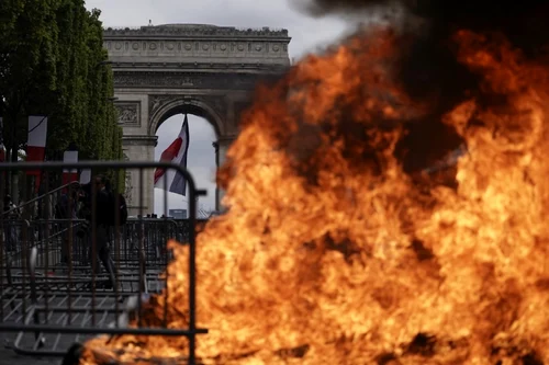 Proteste ale vestelor galbene după parada de ziua naţională a Franţei FOTO AFP