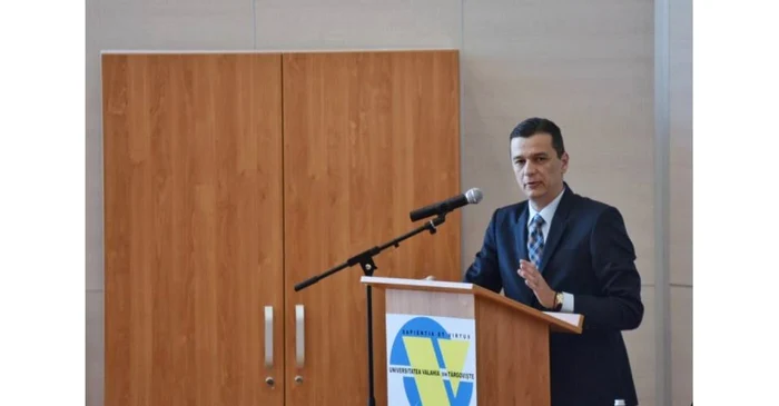 Grindeanu şi-a amintit de anii studenţiei, când studia pe PC-uri 286, în timpul vizitei la Universitatea "Valahia"