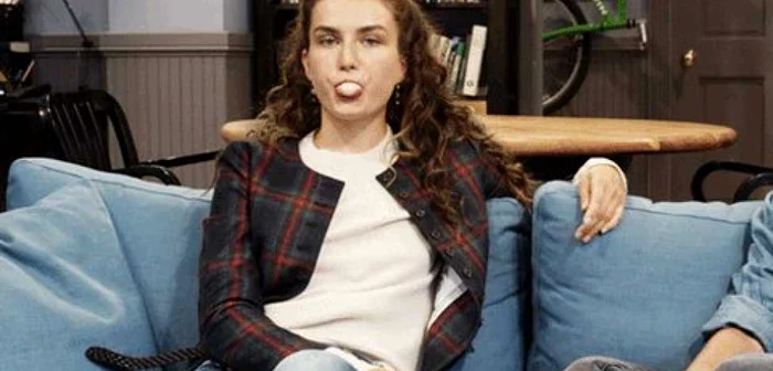 Andreea
Diaconu joacă rolul personajului Elaine Benes într-o şedinţă
foto inedită FOTO „Vogue“